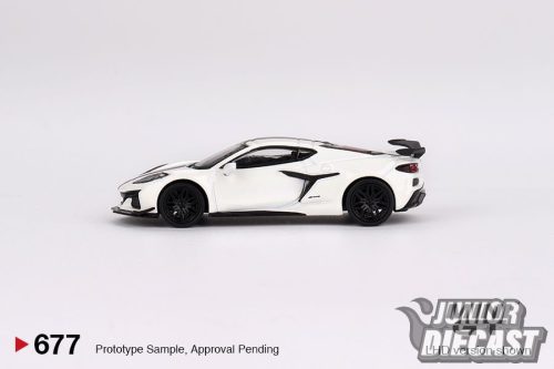 Mini GT [MGT00677-R] 1:64 CHEVROLET CORVETTE Z06 ARCTIC WHITE 2023 #677