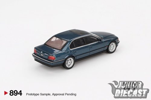 Mini GT 1:64 BMW 750 IL (E39) SORRENTO BLUE METALLIC 1998