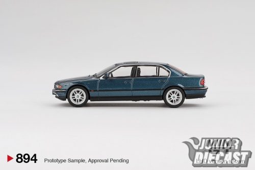 Mini GT 1:64 BMW 750 IL (E39) SORRENTO BLUE METALLIC 1998