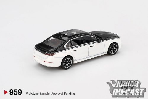 Mini GT 1:64 BMW I7 XDRIVE60 ALPINE WHITE / BLACK SAPPHIRE 2024