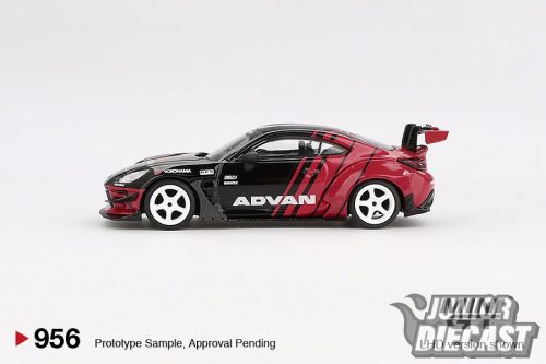 MINI GT TOYOTA GR86 HKS TYPE R ADVAN TOKYO AUTO SALON 2022 #956 (dobozos)
