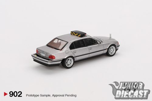 Mini GT BMW 750 IL  (angol kártya)