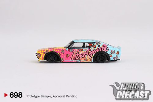 Mini GT NISSAN SKYLINE KENMERI LIBERTY WALK LBWK KUMA 1973 (dobozos)
