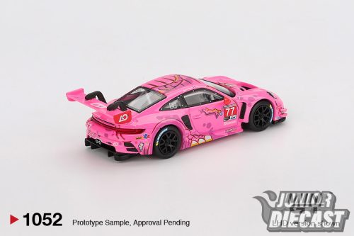 Mini GT PORSCHE 911 (992) GT3 R #77 AO RACING ROAD AMERICA 2024 (dobozos)