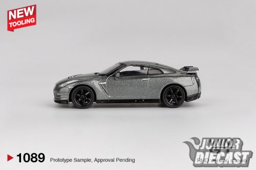 Mini GT NISSAN GTR (R35) CRS VERSION DARK METAL GRAY 2013 (dobozos)