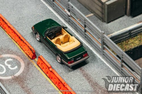 (Előrendelés) Tarmac SAAB 900 TURBO CABRIOLET  DARK GREEN 1997 (dobozos--Chase esély)