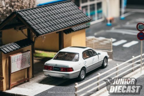 (Előrendelés) Tarmac LEXUS LS400 (UCF10) PEARL WHITE 2001 (bliszteres)