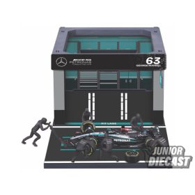   Bburago 1/43 2023 Mercedes-AMG W14 #63 George Russell, E Performance Petronas Formula One Team, Pit Pass szett